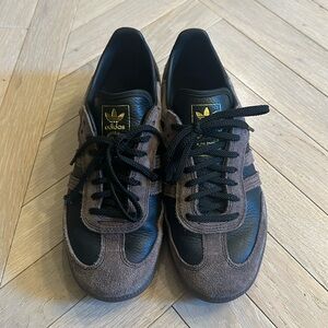 Limited Edition Adidas Samba, like new condition - size 6 men’s women’s size 8